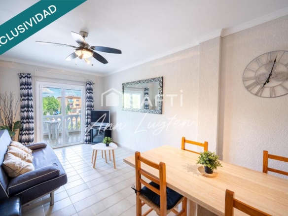 Imagen 2 de Piso con vistas al canal y piscina en Empuriabrava.