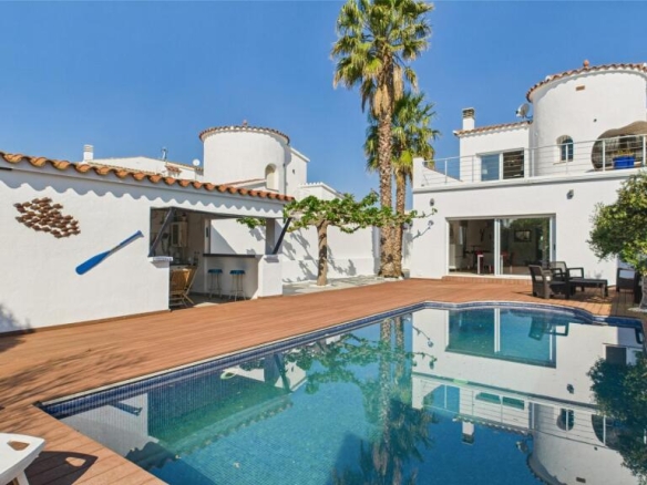 sol y estilo en Empuriabrava