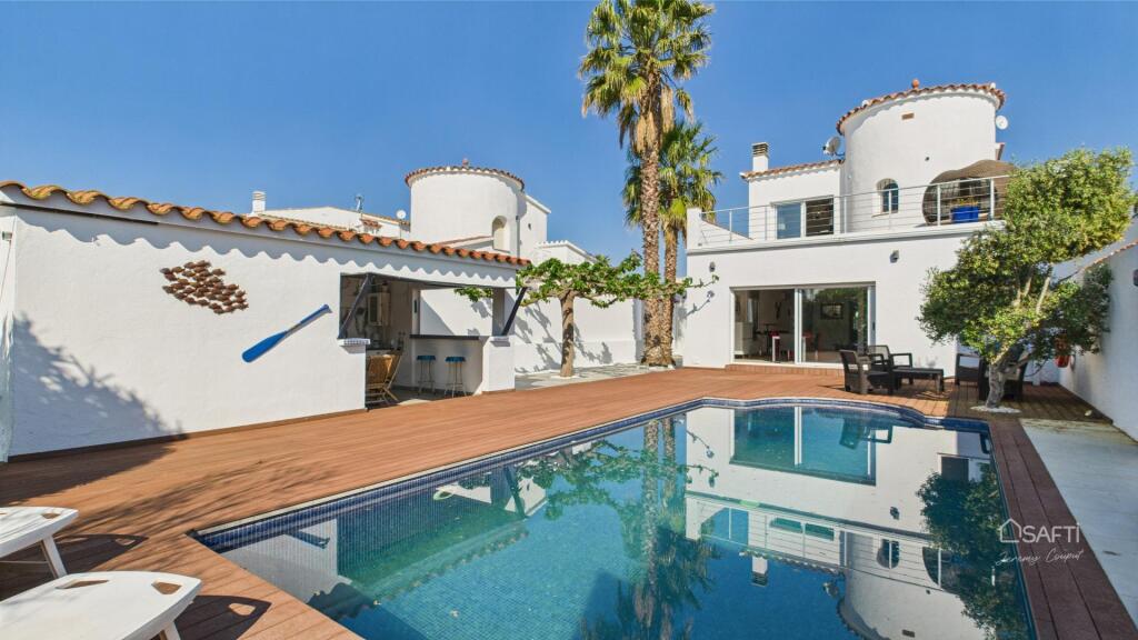 sol y estilo en Empuriabrava