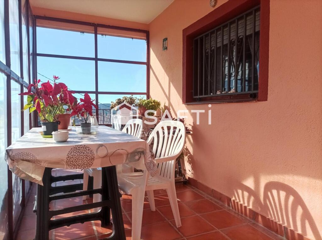 Imagen 3 de Magnífica casa unifamiliar con piscina en venta en Aiguaviva Parc