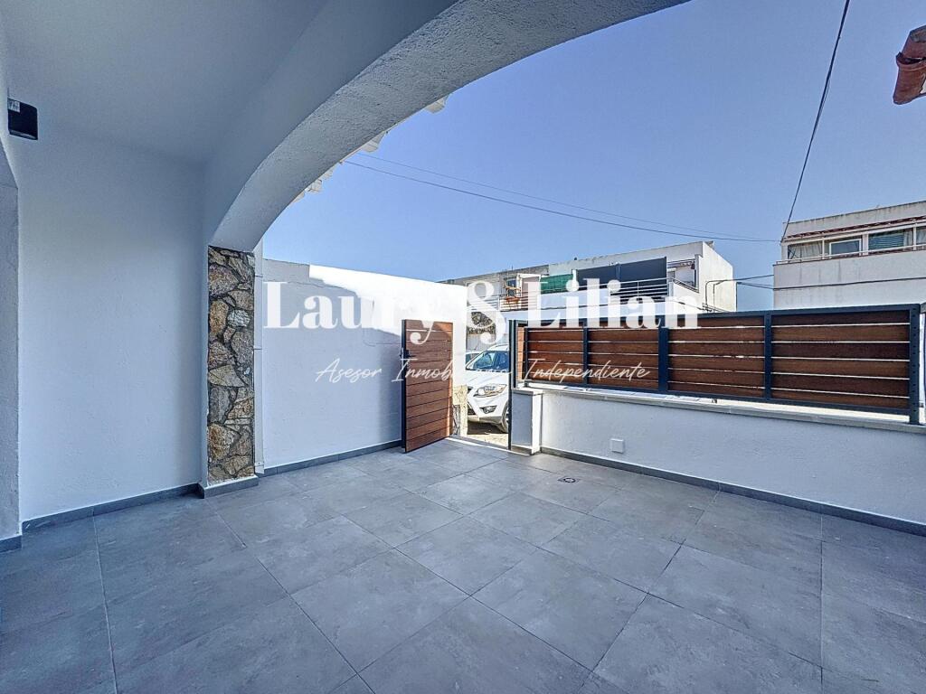 Imagen 2 de ¡Nuevo! Casa de 2 dormitorios completamente renovada