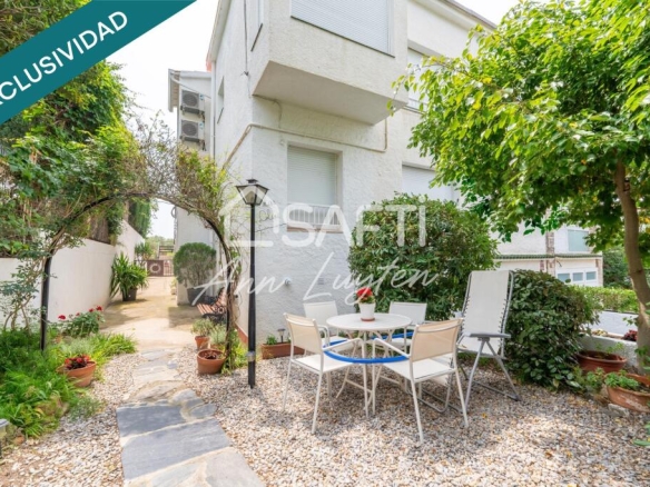 Imagen 3 de Piso renovado con garaje privado 100m playa de Roses