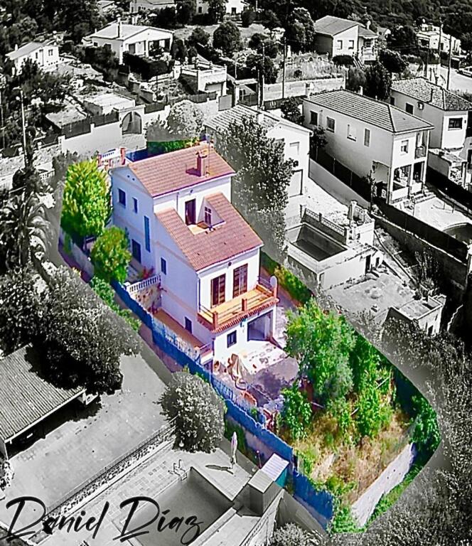 Imagen 2 de Casa de tres plantas con piscina