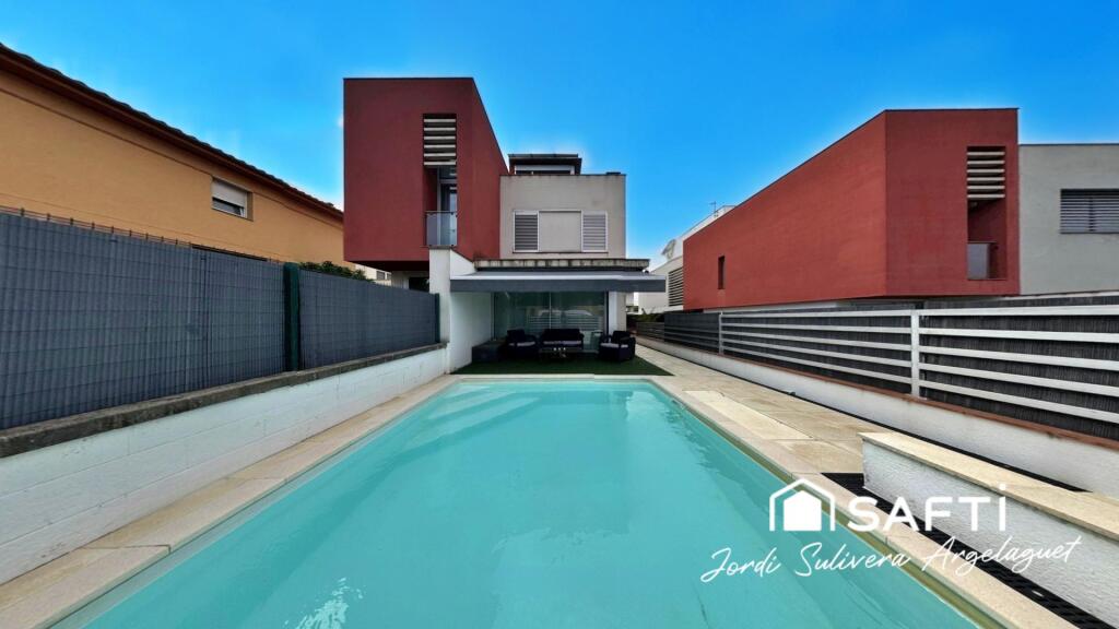 Imagen 2 de ¡CHALET FAMILIAR CON LUZ NATURAL