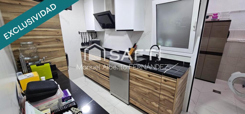 Imagen 4 de Oportunidad.  ¡Dos en uno! Vivienda + local a la venta en Blanes! Magnifico piso de 115m2 completamente reformado mas garaje/local/almacén  de 63m2.