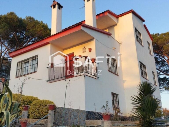 Imagen 1 de Casa de tres Plantas y Pozo.