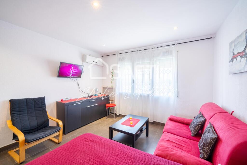 Imagen 3 de En venta: estudio amueblado de 29 m² en Empuriabrava – ¡a 5 minutos a pie de la playa y en pleno centro de la ciudad!