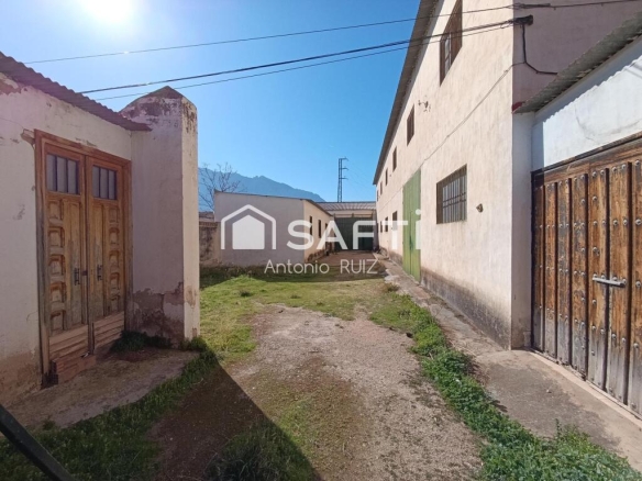 Imagen 1 de Parcela con naves en venta. Espacio industrial en zona Ermita Vieja de Jódar. SIN COMISIÓN DE COMPRA.
