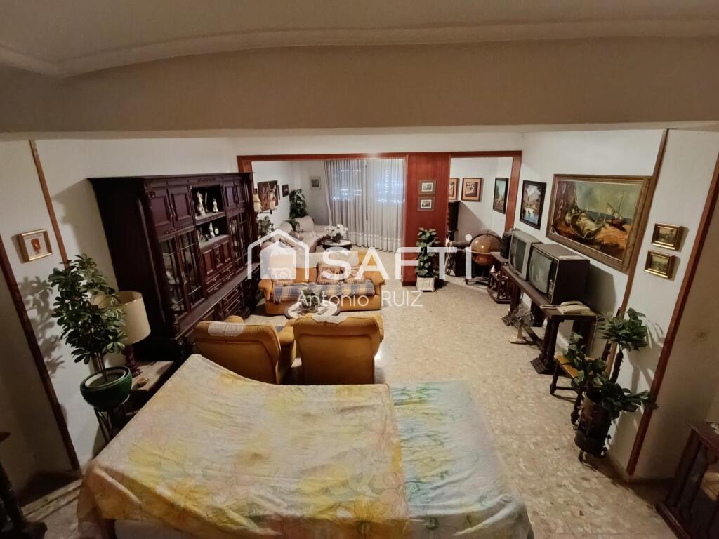Imagen 4 de Casa de 4 Plantas con Gran Potencial en el Centro de Jódar. SIN COMISIÓN DE COMPRA.