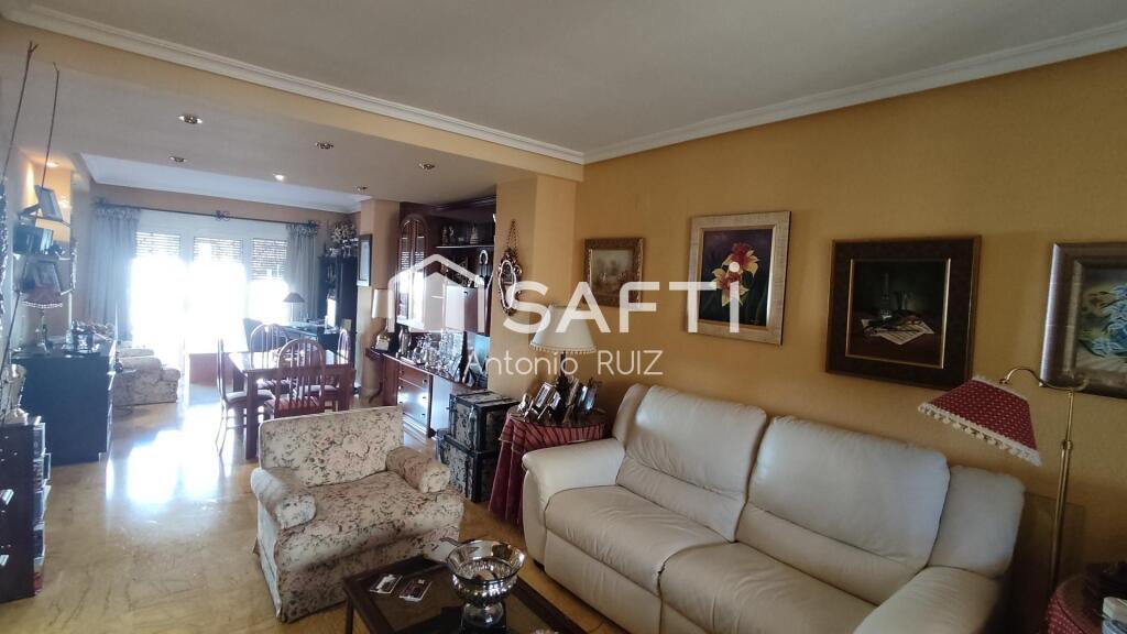 Imagen 2 de Casa unifamiliar en zona de la Atalaya. SIN COMISIÓN DE COMPRA.