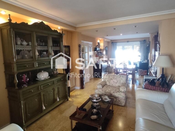 Imagen 3 de Casa unifamiliar en zona de la Atalaya. SIN COMISIÓN DE COMPRA.