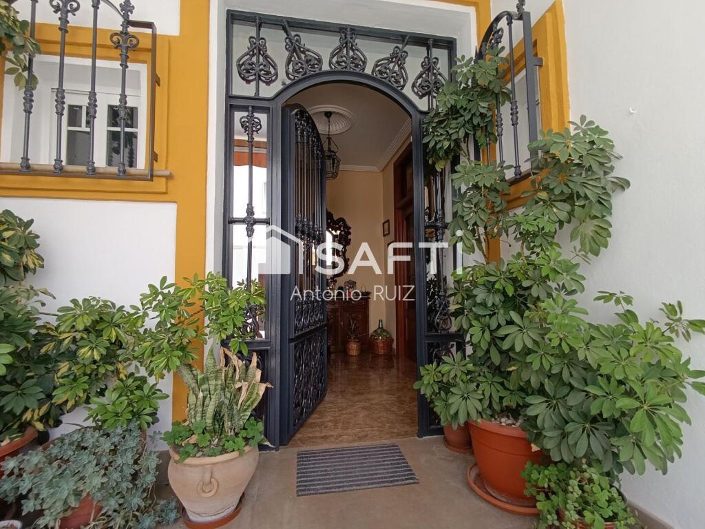 Imagen 2 de Amplia vivienda unifamiliar de 306 m² en Quesada. SIN COMISIÓN DE COMPRA