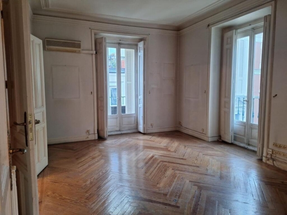 Imagen 2 de Un piso de 272 metros de pura elegancia y luz en el centro de la capital