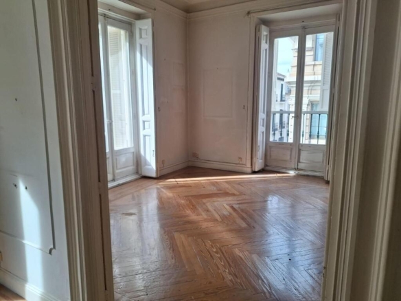 Imagen 3 de Un piso de 272 metros de pura elegancia y luz en el centro de la capital