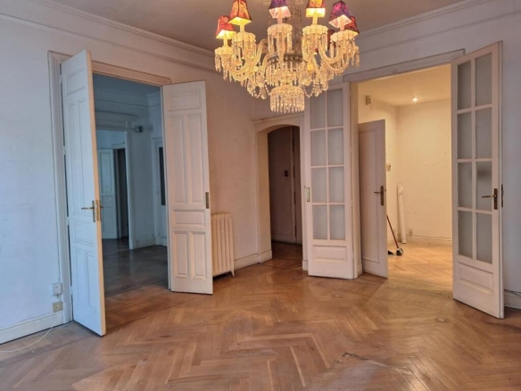 Imagen 4 de Un piso de 272 metros de pura elegancia y luz en el centro de la capital