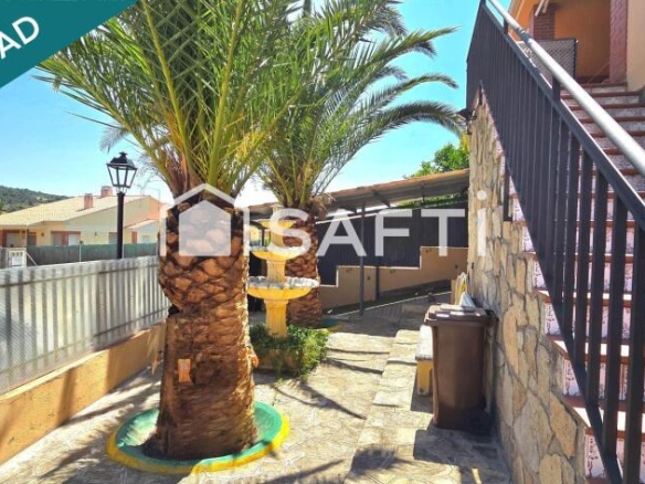 Imagen 3 de CHALET PAREADO EN ESQUINA CON PISCINA Y AMPLIA PARCELA