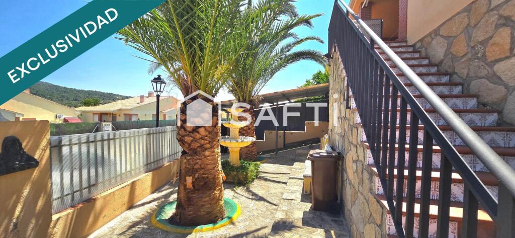 Imagen 3 de CHALET PAREADO EN ESQUINA CON PISCINA Y AMPLIA PARCELA