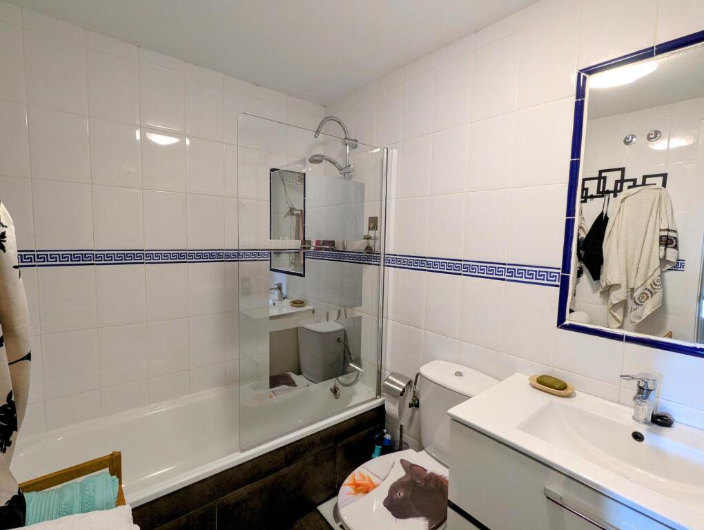 Imagen 2 de Apartamento reformado con amplia terraza acristalada
