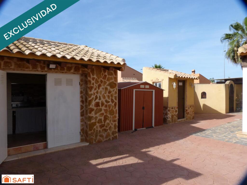 4 dormitorios y piscina