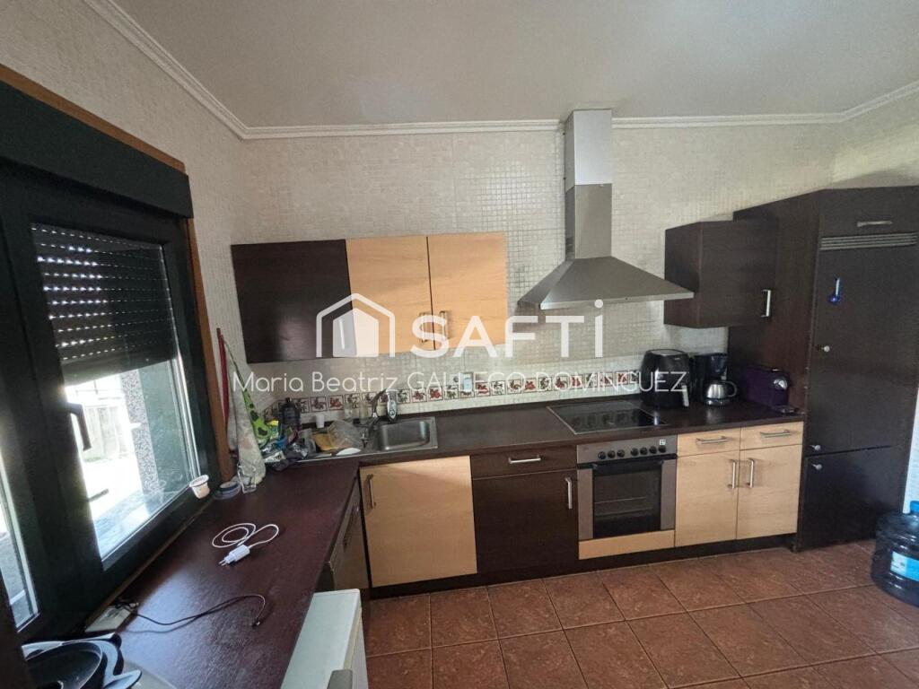 Imagen 2 de SE VENDE CASA PAREADA DE PLANTA BAJA EN SU TOTALIDAD EN AREAS - PONTEAREAS