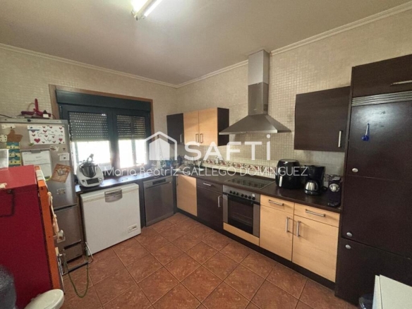 Imagen 3 de SE VENDE CASA PAREADA DE PLANTA BAJA EN SU TOTALIDAD EN AREAS - PONTEAREAS