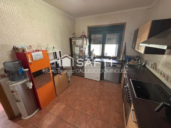 Imagen 4 de SE VENDE CASA PAREADA DE PLANTA BAJA EN SU TOTALIDAD EN AREAS - PONTEAREAS