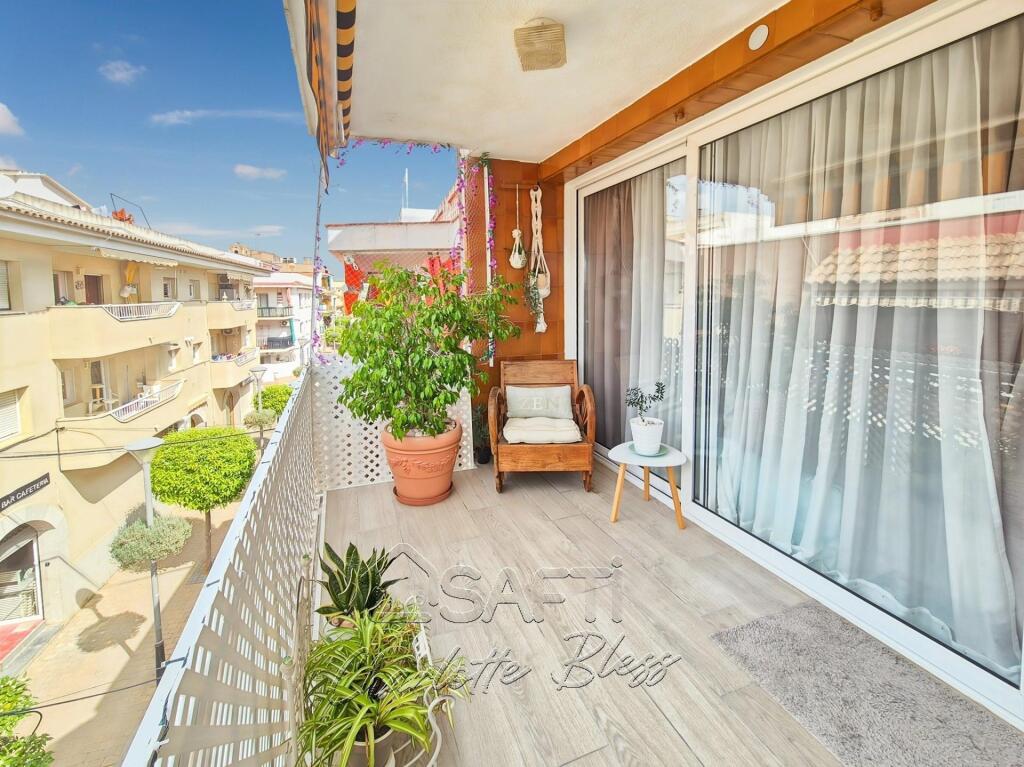 Imagen 2 de Encantador apartamento recién reformado a solo 500 metros de la playa.