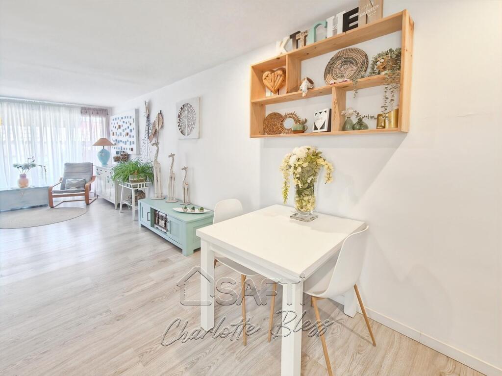 Imagen 4 de Encantador apartamento recién reformado a solo 500 metros de la playa.