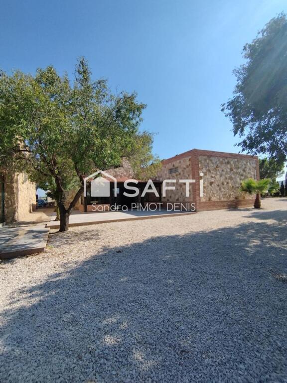 Imagen 4 de INCREIBLE FINCA DE PIEDRA A 10 MIN DE L'AMPOSTA