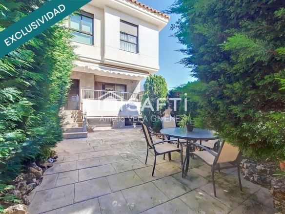 Imagen 1 de Magnífico adosado esquinero al Norte del Palancia