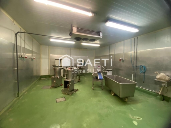 Imagen 1 de Nave industrial 566 m² con licencia de actividad.