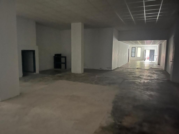 Imagen 4 de Bajo comercial con gran potencial en Calle Pedro Cabanes – Valencia