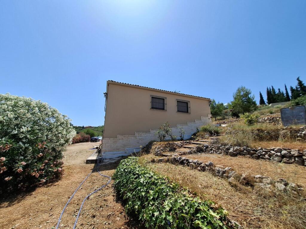 Imagen 3 de PRECIOSO CHALET EN ONTINYENT