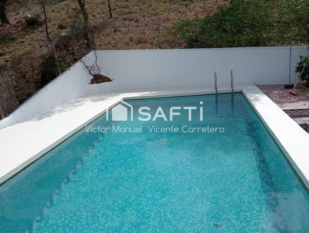 Imagen 2 de Chalet independiente con piscina privada y jardín