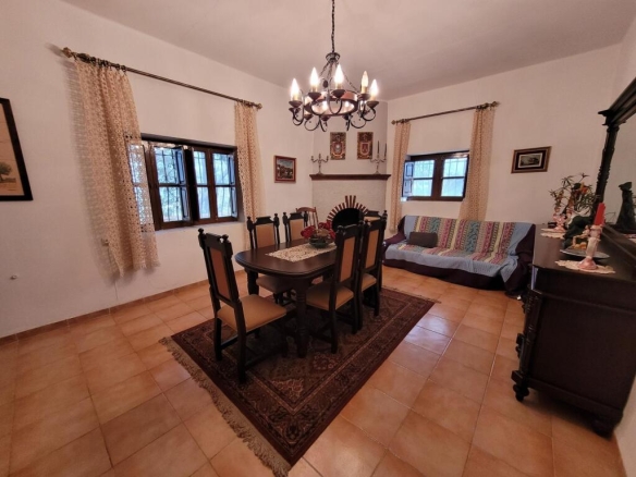 Imagen 4 de EXCELENTE OPORTUNIDAD!. FINCA AGRICOLA EN ONTINYENT CON GRAN VIVIENDA RENOVADA