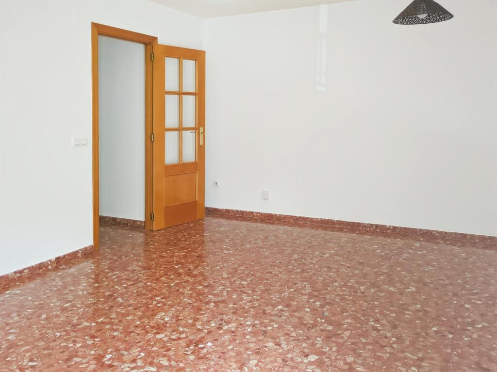 Imagen 2 de Piso familiar con tres habitaciones cerca de la playa (VPO)