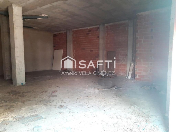 Imagen 1 de Bajo diáfano de gran tamaño en excelente ubicación