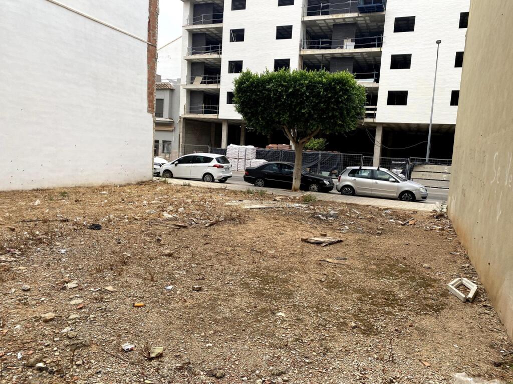 Imagen 2 de ¡Terreno urbano en Alcàsser con gran potencial!