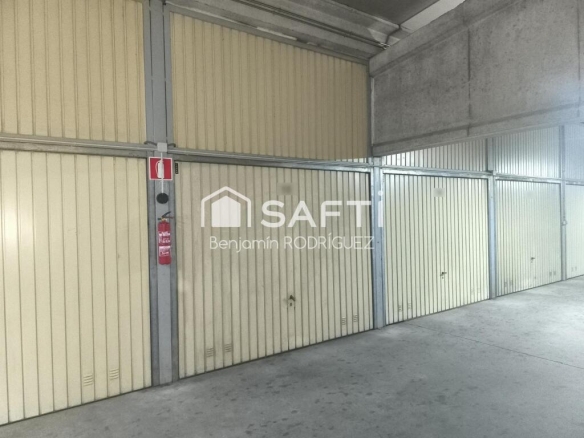 Imagen 3 de ¡A LA VENTA! Garaje Cerrado - Frente a las Piscinas Municipales