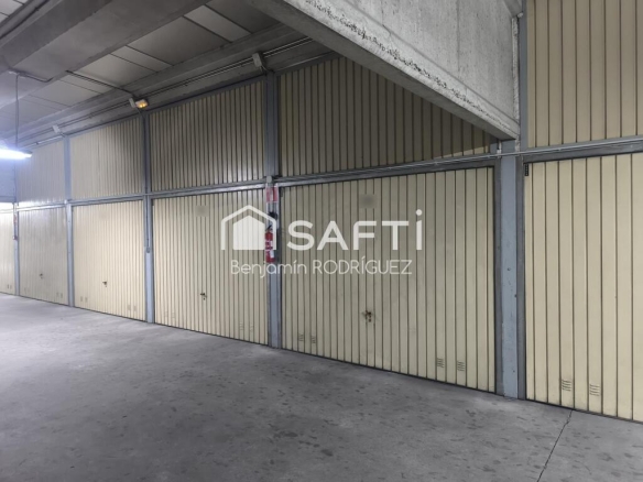 Imagen 1 de ¡A LA VENTA! Garaje Cerrado - Frente a las Piscinas Municipales