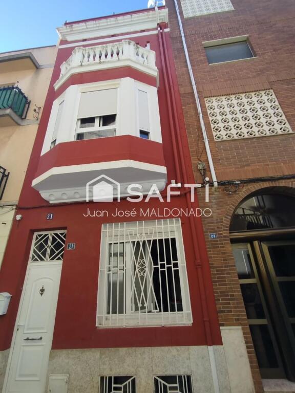 Imagen 3 de Casa ideal para familia numerosa o inversión.