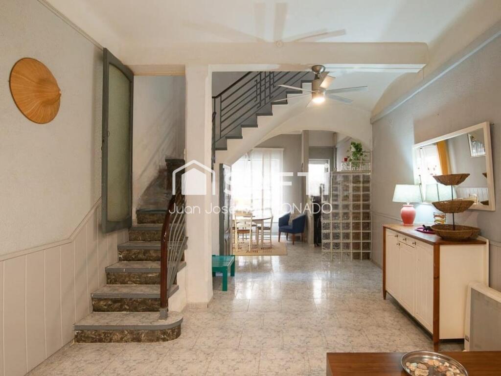 Imagen 4 de Casa ideal para familia numerosa o inversión.