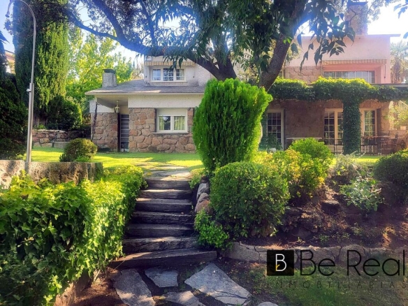 Imagen 2 de AMPLIO CHALET INDEPENDIENTE A ESCASOS METROS DEL PANTANO DE CERRO DE ALARCÓN EN VALDEMORILLO (MADRID).