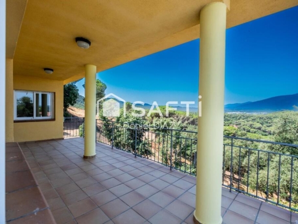 Imagen 2 de ESPECTACULAR CHALET CON INCREIBLES VISTAS