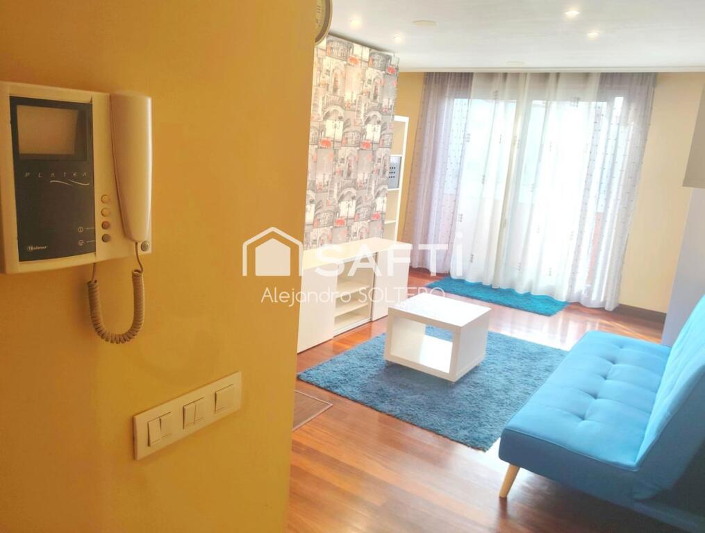 Imagen 2 de Ático estudio con terraza y garaje en Teis