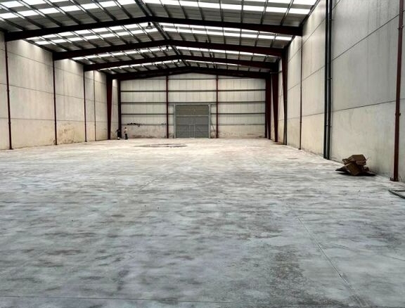 Imagen 3 de Extensa nave industrial en Corrales de Buelna