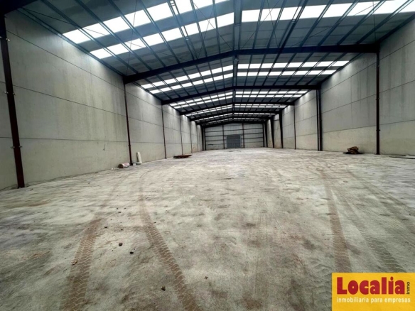 Imagen 3 de Nave Industrial en alquiler en Los Corrales de Buelna de 1430 m2