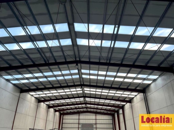 Imagen 4 de Nave Industrial en alquiler en Los Corrales de Buelna de 1430 m2