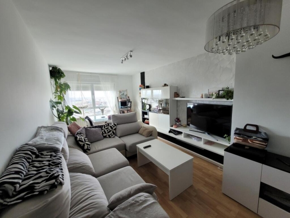 Imagen 1 de Fabuloso piso en urbanización privada en Parquesol