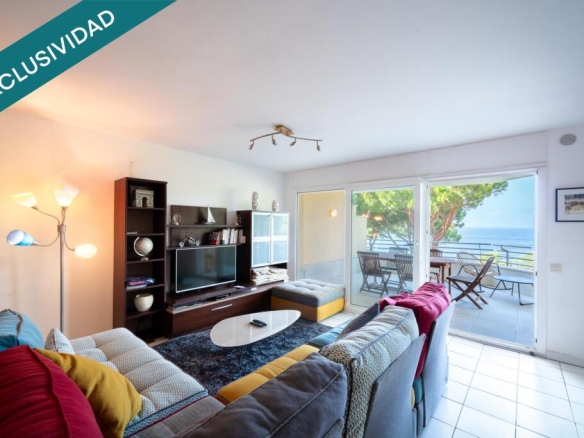 Imagen 3 de Piso cuatro habitaciones primera linea de mar